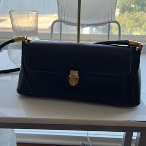 Vintage-style Black Baguette